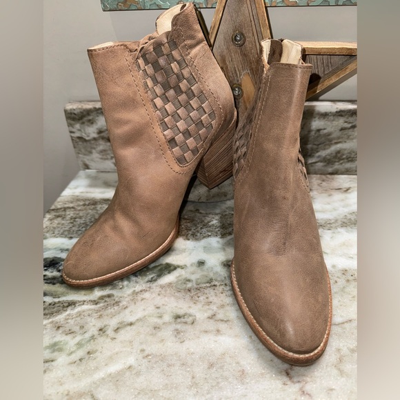 Aquatalia Taupe Frankie Ankle Boot 8.5 - Picture 1 of 11